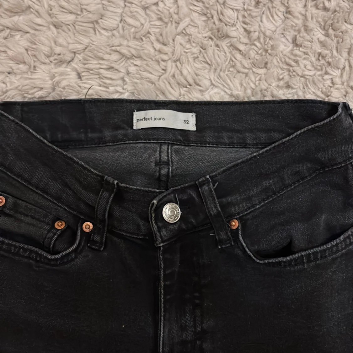 Svarta bootcut jeans från Gina tricot  - 1