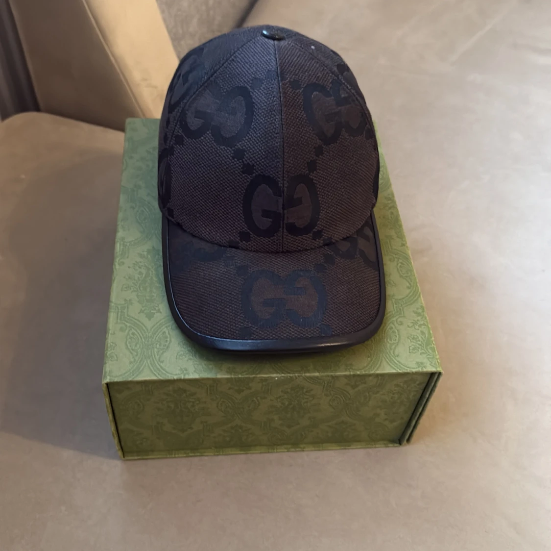 Svart keps från Gucci