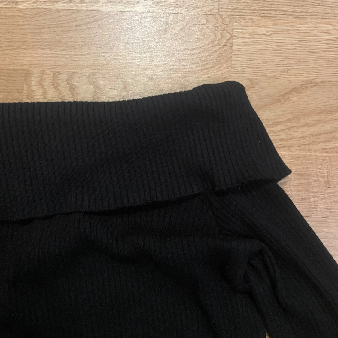 Svart offshoulder tröja - 2