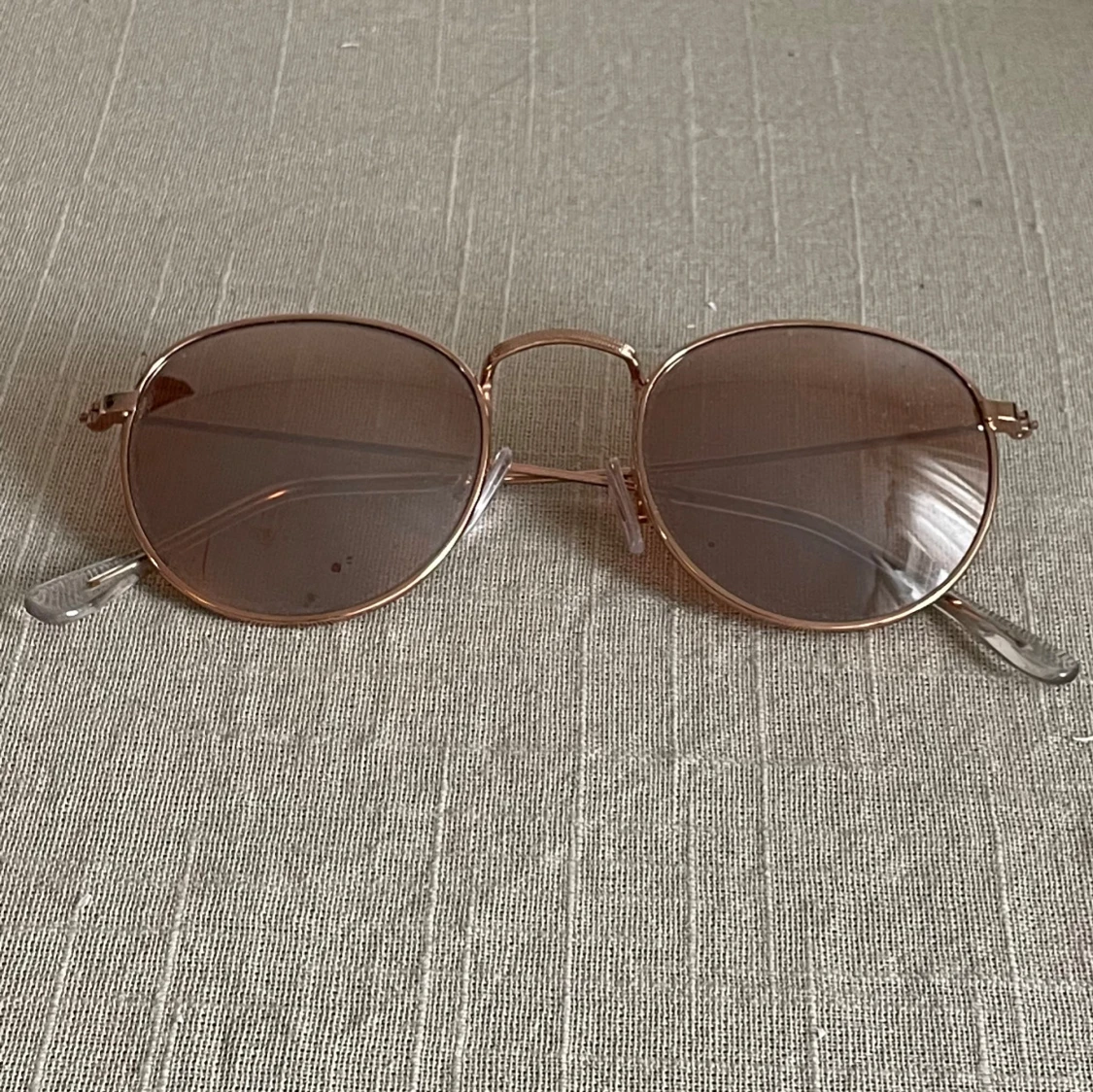  solglasögon rosé/guldfärgad 