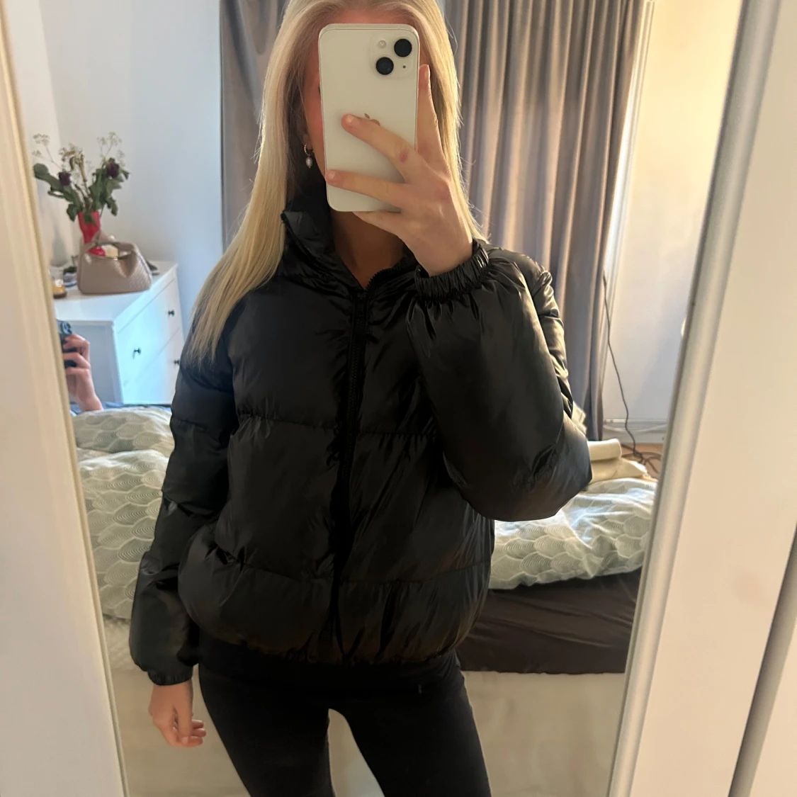 Svart pufferjacka