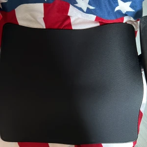 Musmatta HyperX - Säljer en musmatta från HyperX, mått i cm: 45x40. Ej använd. Nypris 249. Säljer för 200kr