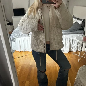 Vårjacka  - Reserverad så tryck inte på köp nu!!