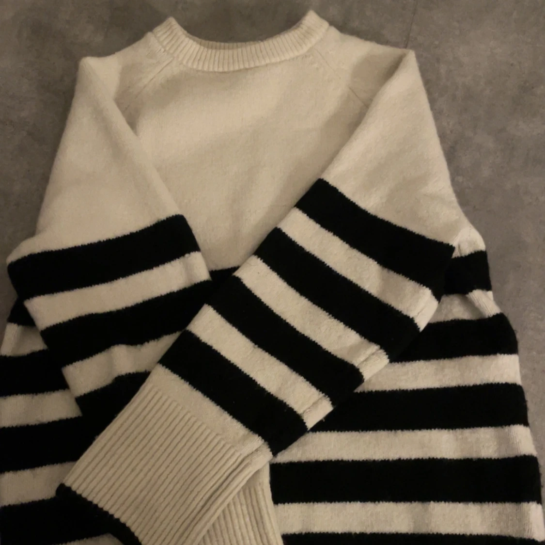 Randig stickad tröja - 2