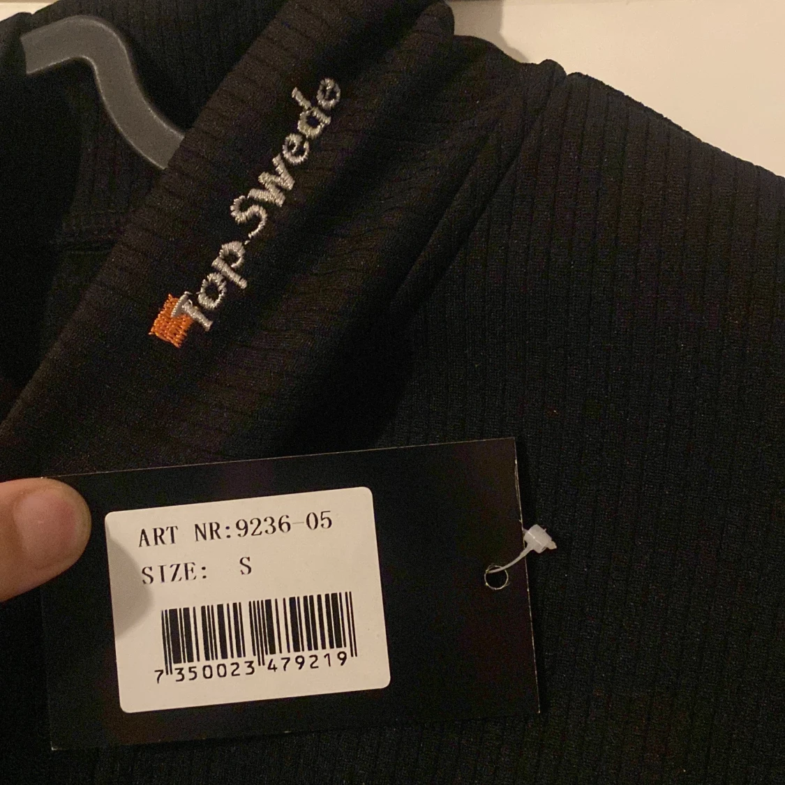 Svart långärmad tröja från Top Swede - 1