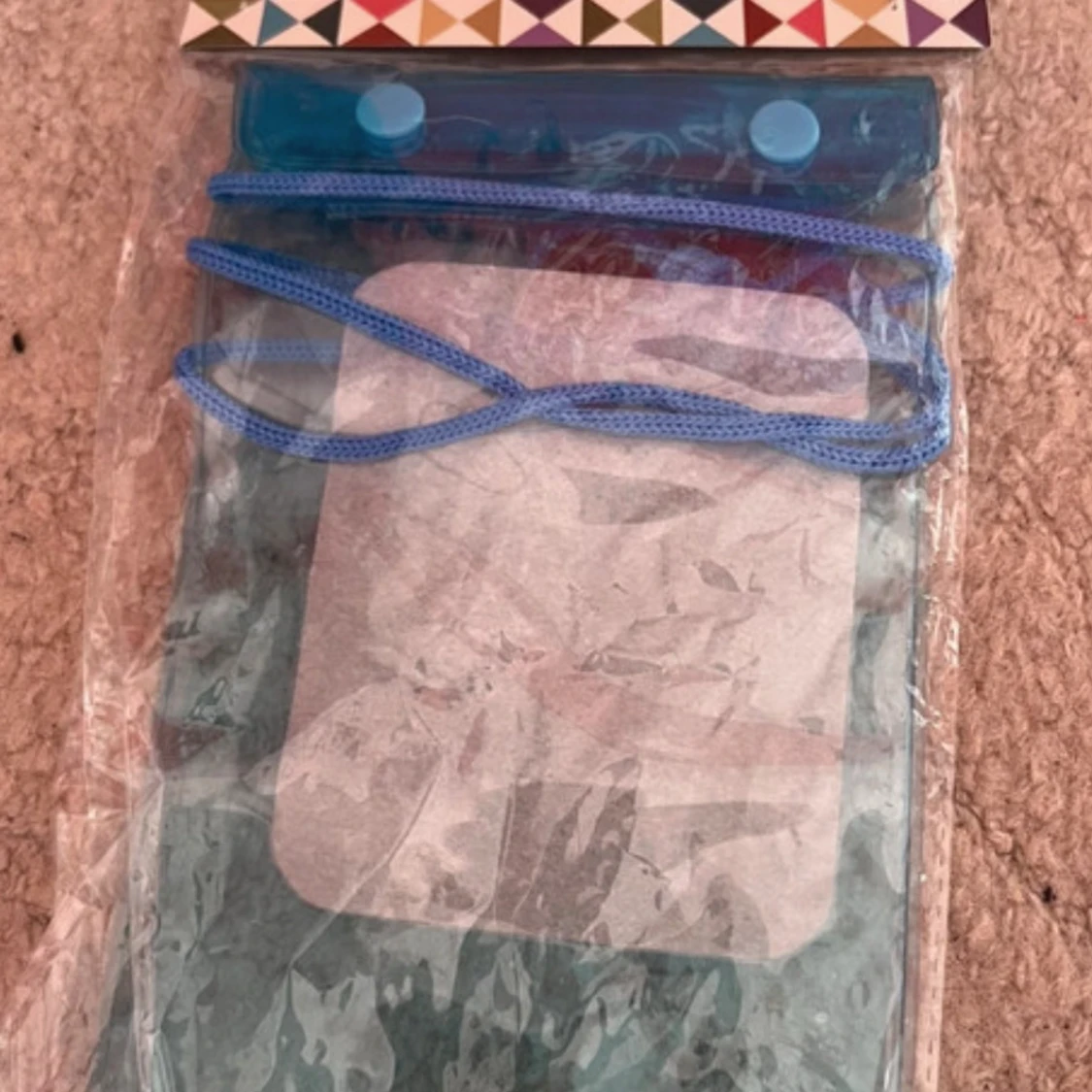 Vattentätt fodral till mobilen 