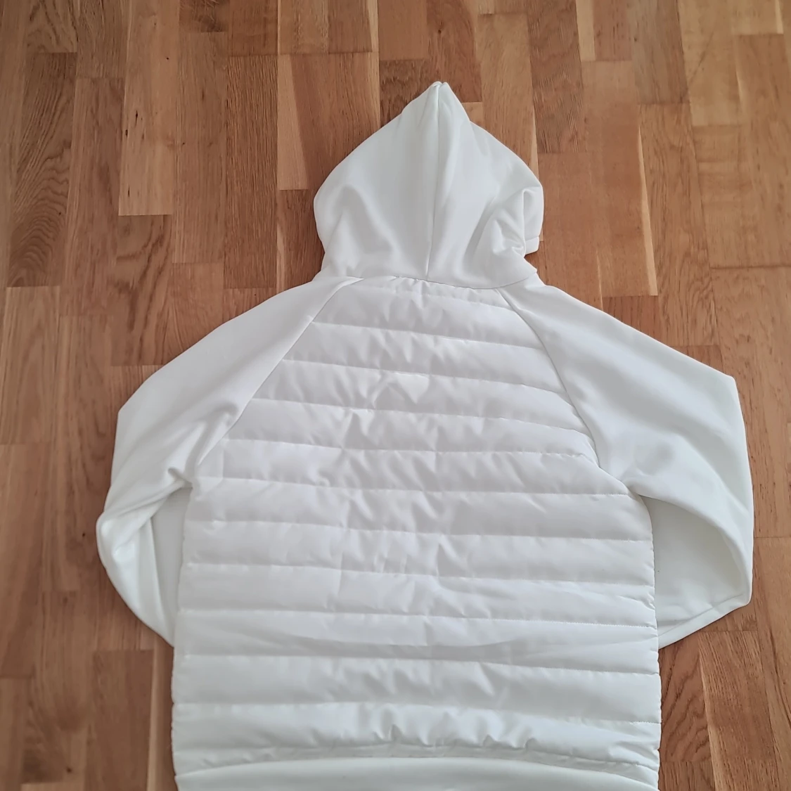 Vit quiltad cardigan med huva - 2