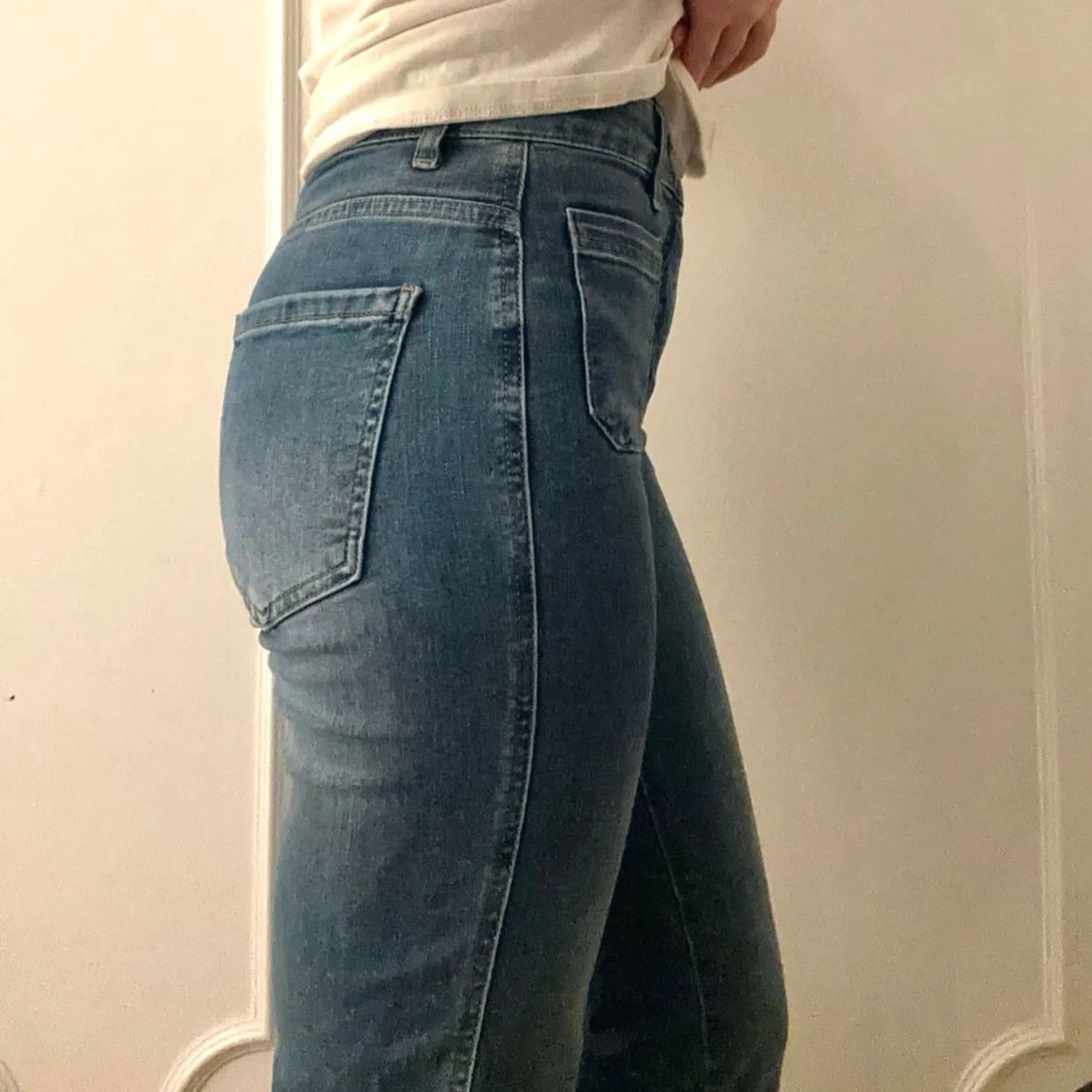 Blå bootcut jeans med fickor fram - 1
