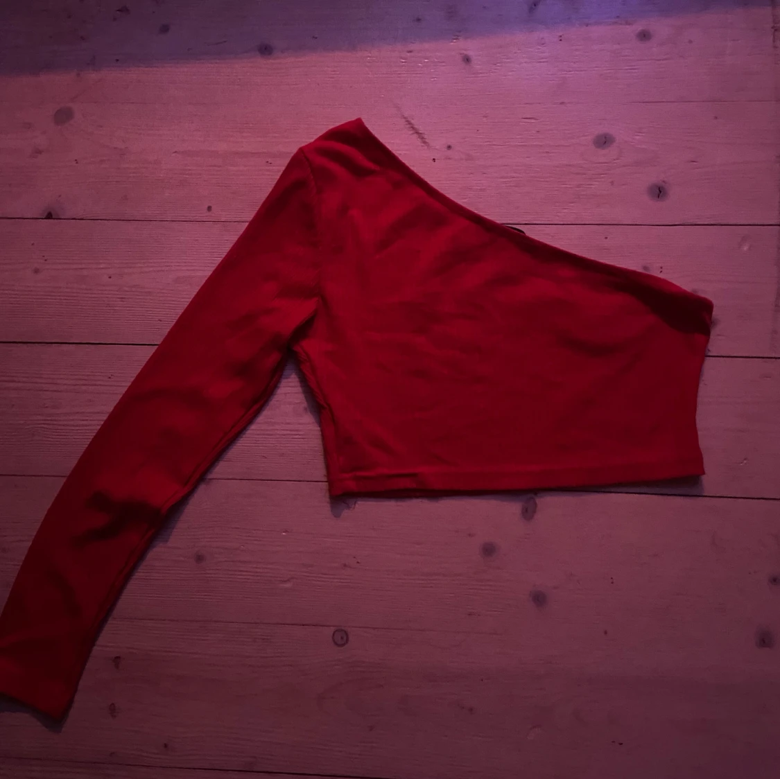 Röd oneshoulder topp - 1