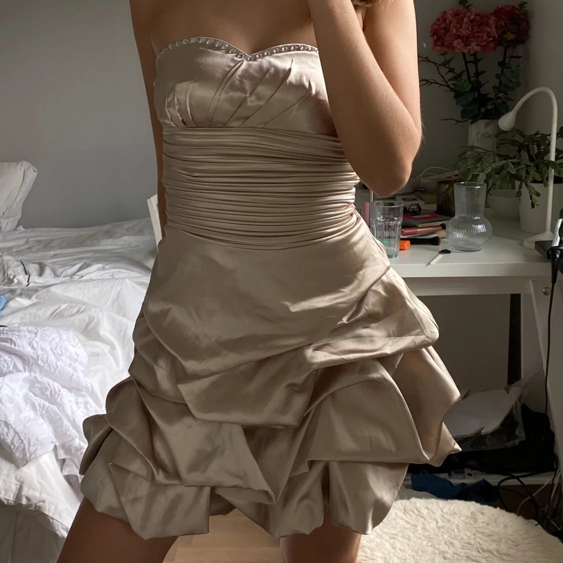 Guldig klänning  - 3