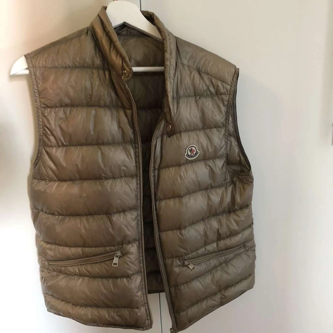 Brun dunväst från Moncler