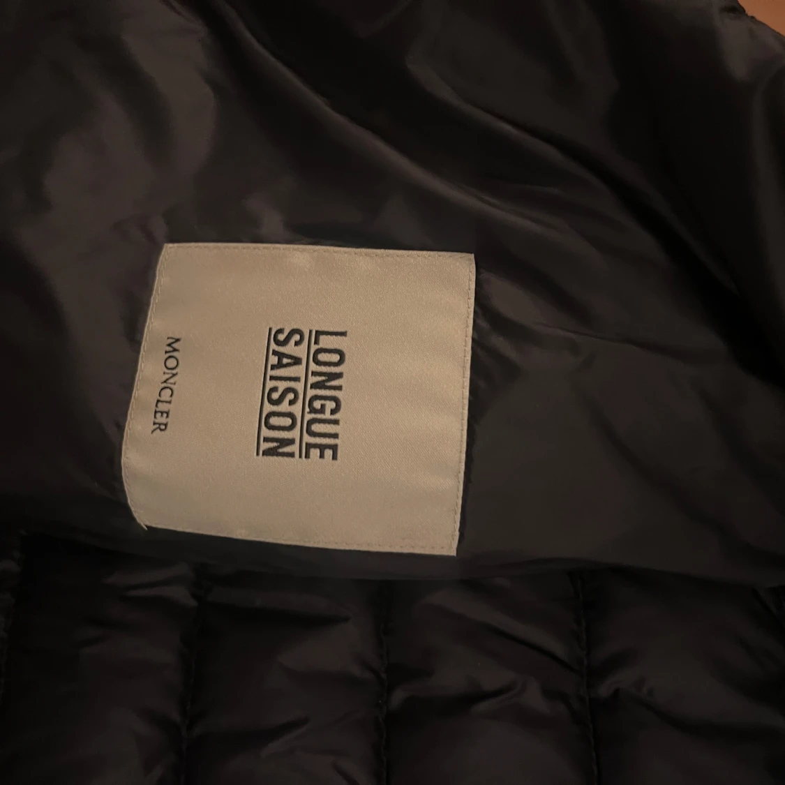 Svart pufferjacka från Moncler - 4