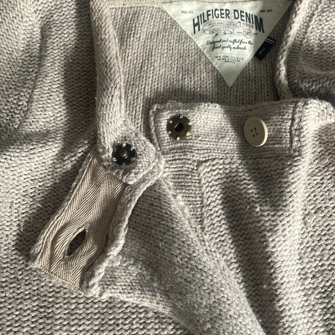 Beige stickad kofta från Hilfiger Denim - 2