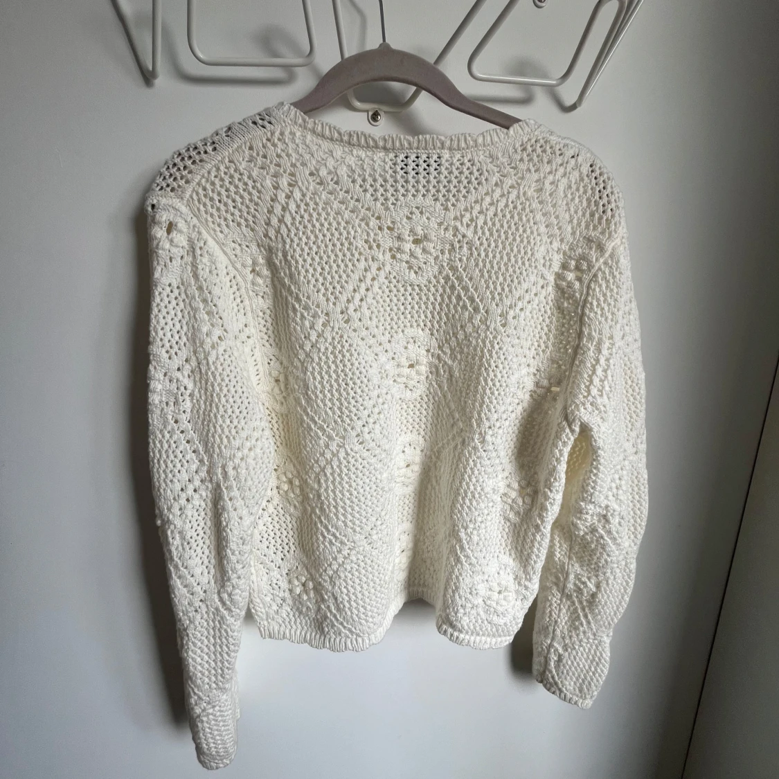 Vit virkad kofta från Lindex - 3