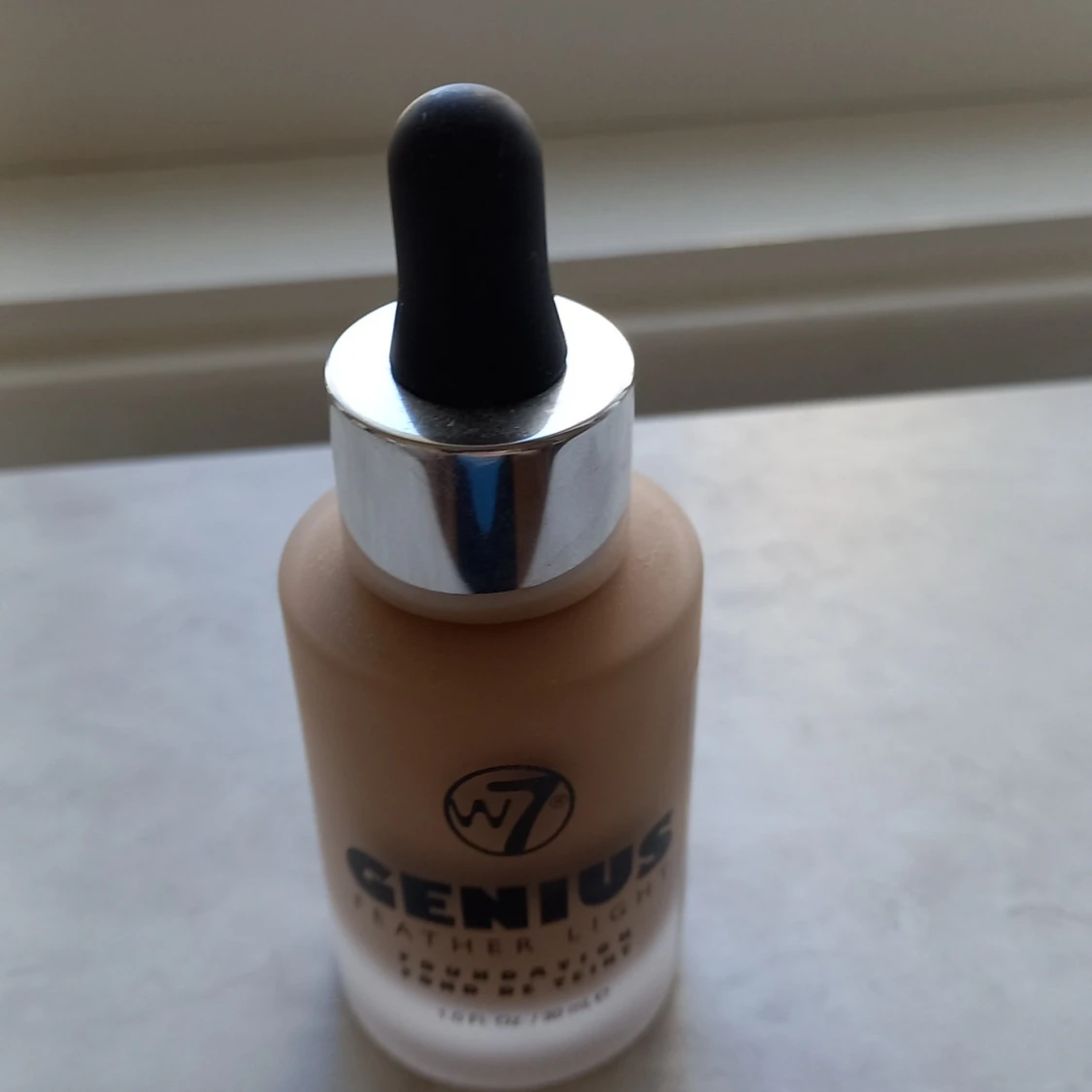 W7 Genius Feather Light Foundation - 2