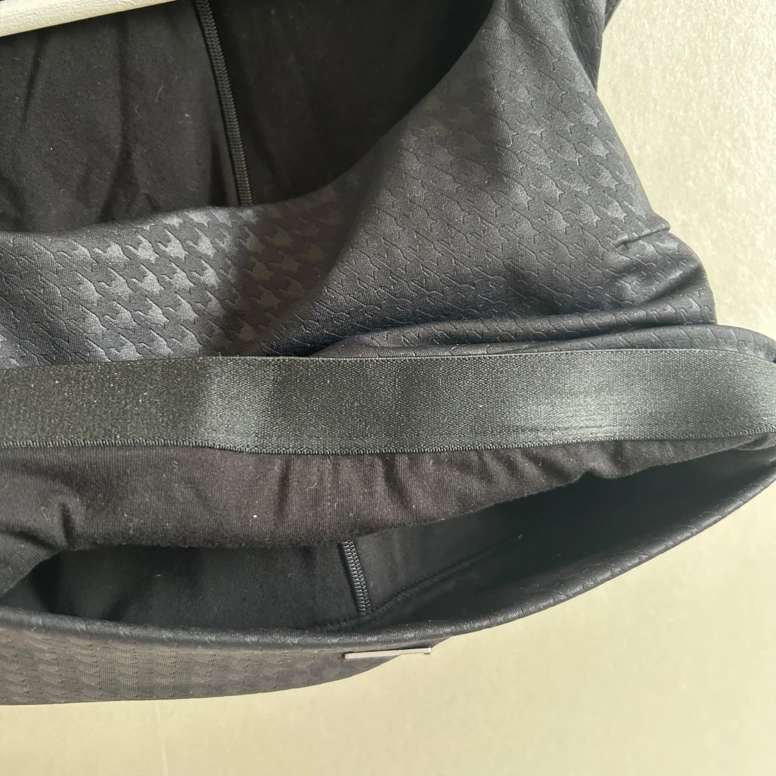 Svart croppad topp från Aim'n - 4