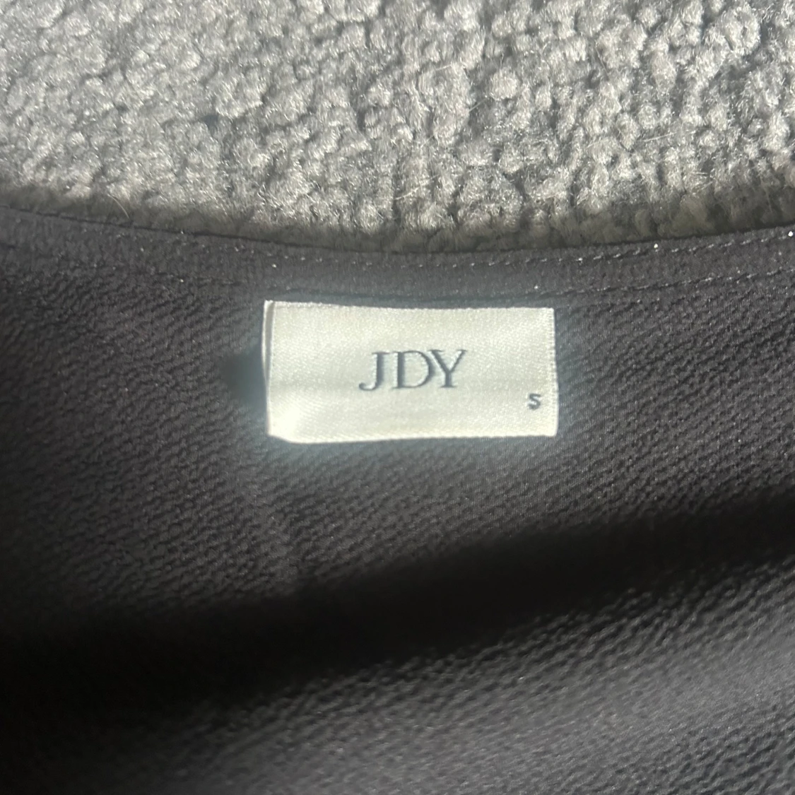 Svart glittrig blus från JDY - 3