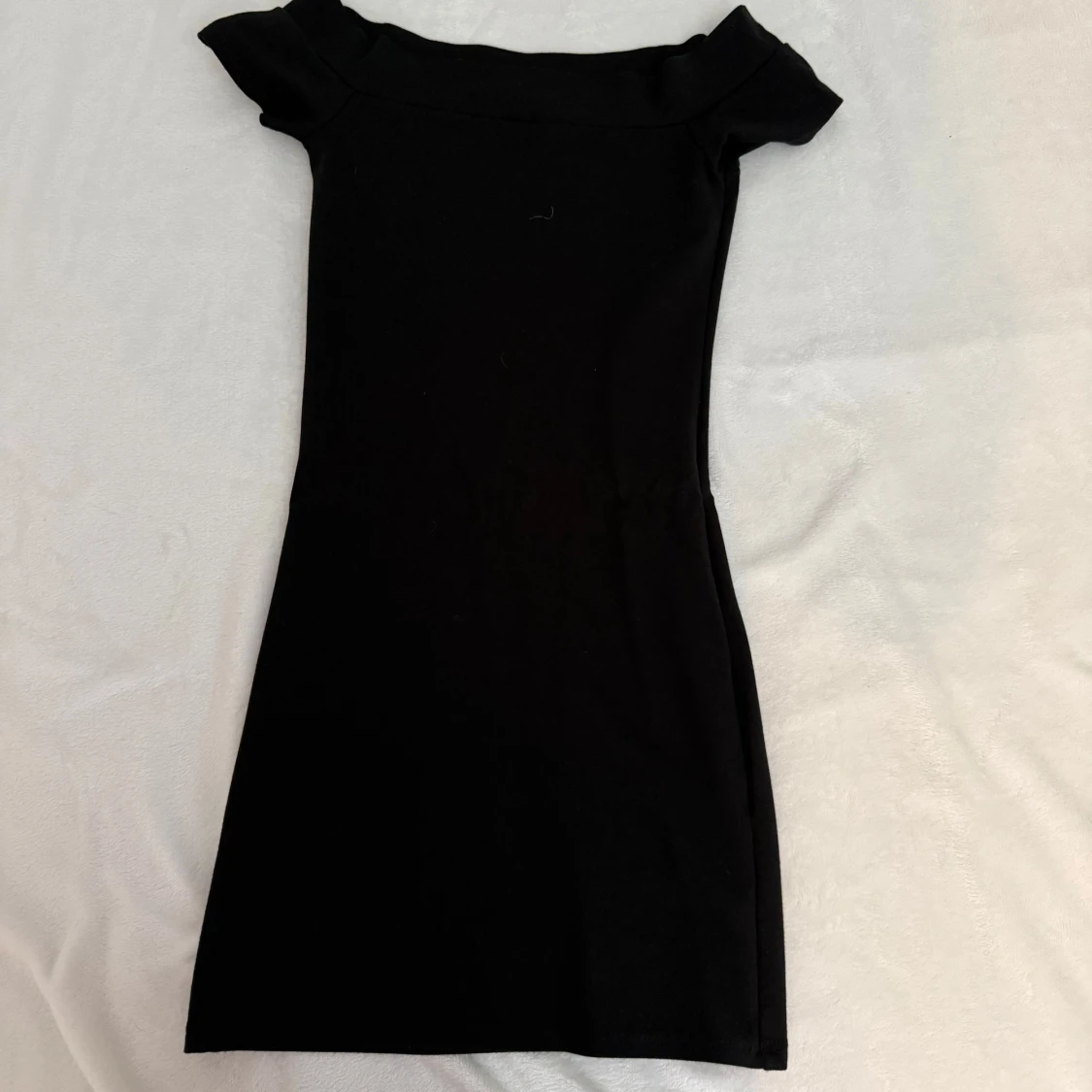 Svart offshoulder klänning