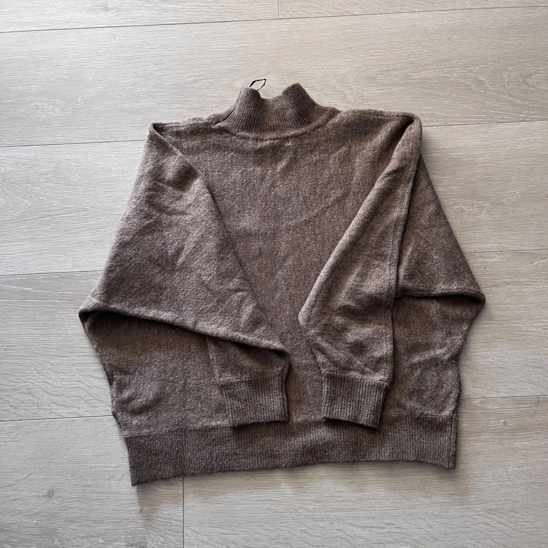 Brun polotröja i ullmix