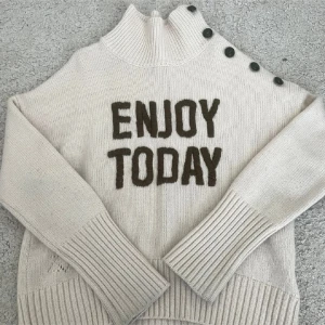 Vit stickad tröja med text från Zadig & Voltaire - 💕Tröja från Zadig&Voltaire💕(barn stolek men passar mig som är Xs-S) pris kan diskuteras 