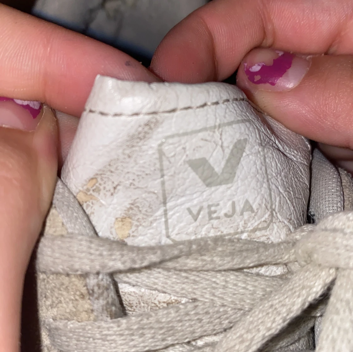 Beige och vita sneakers från Veja - 4