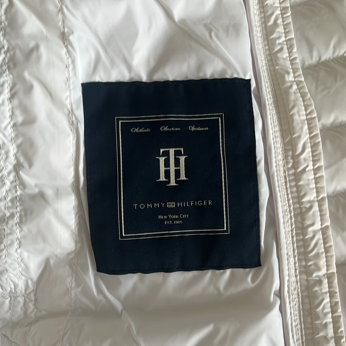 Vit vårjacka från Tommy Hilfiger - 2
