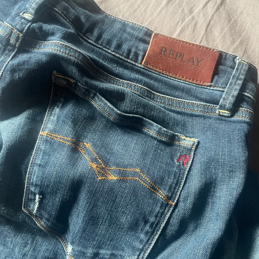 Omsydda till bootcut lågmidjade ich stretchigt material passar ca stl S. Farkut & Housut.