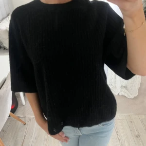 Stickad tshirt - nypris är 799 🩷