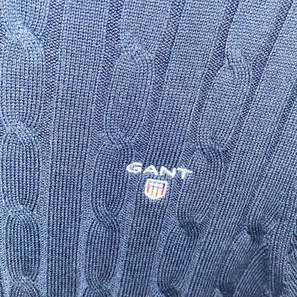 Mörkblå kabelstickad tröja från GANT - 3