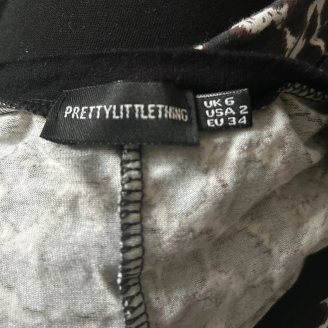 Leopardmönstrad långärmad topp från PrettyLittleThing - 1