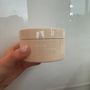 CAIA Silky Sensation Body Butter -  body butter från CAIA säljs bara i julkalendern! Lite använd 💕