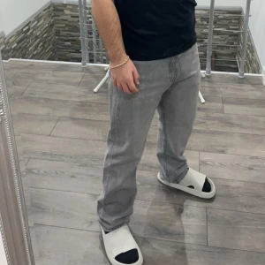 Jeans från Jack and Jones - Säljer jeans från Jack Jones storlek 31/30. De är oanvända har bara testat de. Helt nya. 