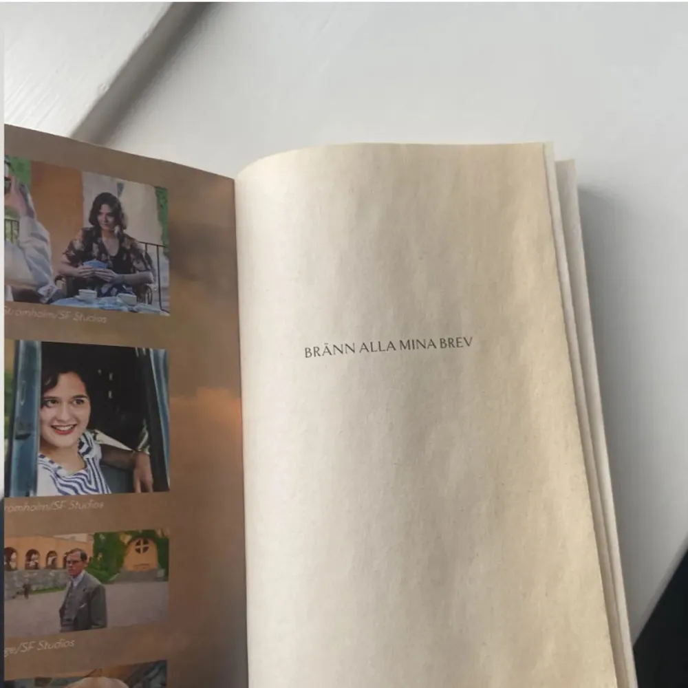 Jättebra/spännande bok i mycket bra skick, den är ganska ny(boken finns även som film) och boken är perfekt att läsa nu till våren&sommaren🌸Den är så bra/underhållande att det blir svårt att lägga ifrån sig den⭐️Den handlar om ett passionerat kärleksdrama med tragiska följder och den är mer av en vuxenbok och är en väldigt välskriven novell på svenska 👍🏻 Boken är skriven av den kända författaren Alex Schulman som skriver väldigt fint👌🏻 Priset kan diskuteras & skriv gärna om funderingar 😊. Böcker.