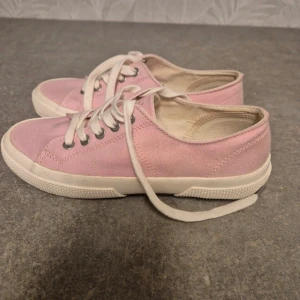 Lauren Ralph Lauren skor - Lauren Ralph Lauren skor. Dem är använda en gång ungefär 30 min. Dem är Inköpta på Zalando för 749 kr.