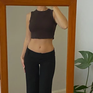 Brun croppad ribbad linnetopp - Brun croppad tank top. Skriv för frågor🥰