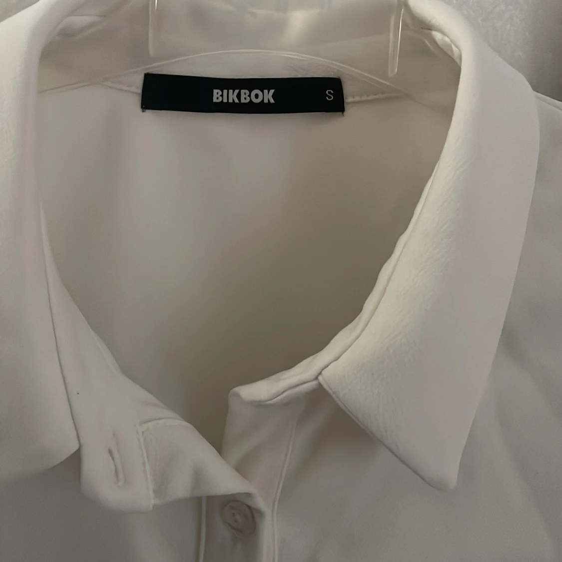 Snygg vitt topp från bikbok - 1