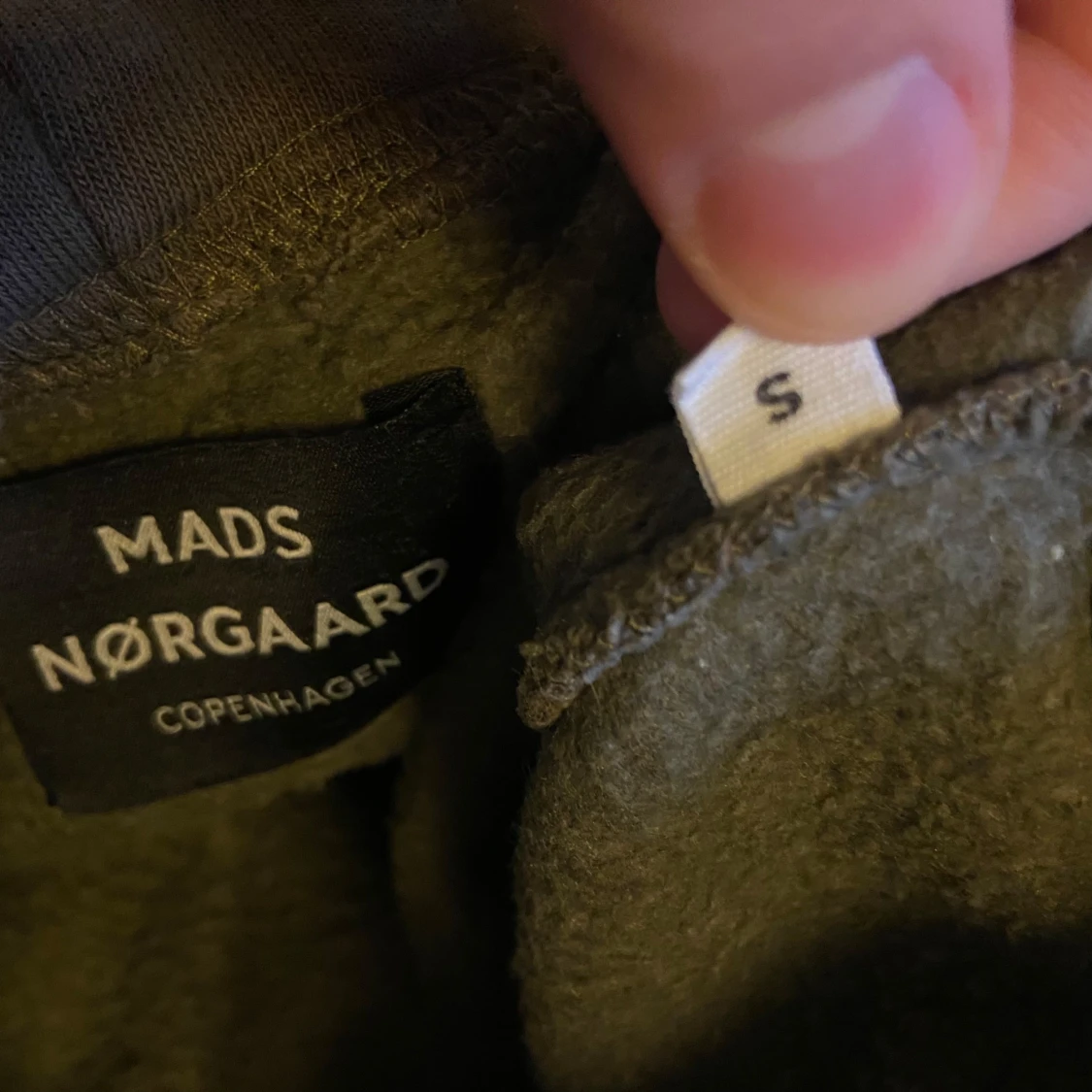 Olivgrön hoodie från Mads Nørgaard - 3