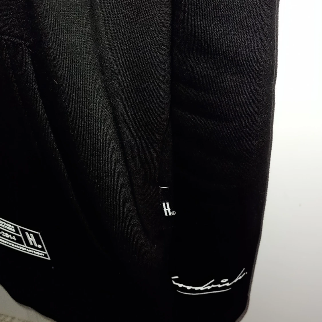 Svart hoodie från Hoodrich med blå detaljer - 1