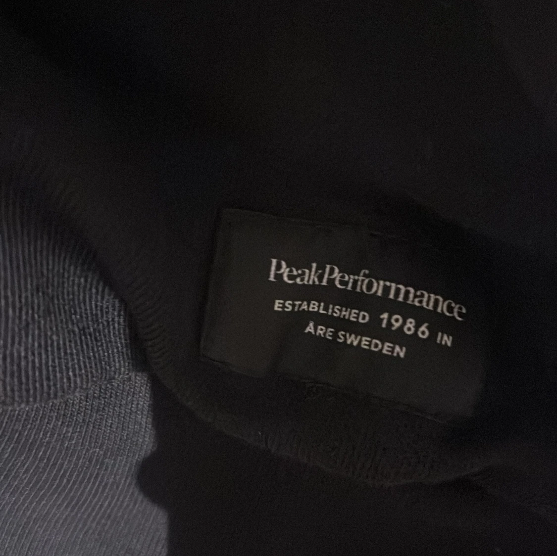 Svart sweatshirt från Peak Performance - 3