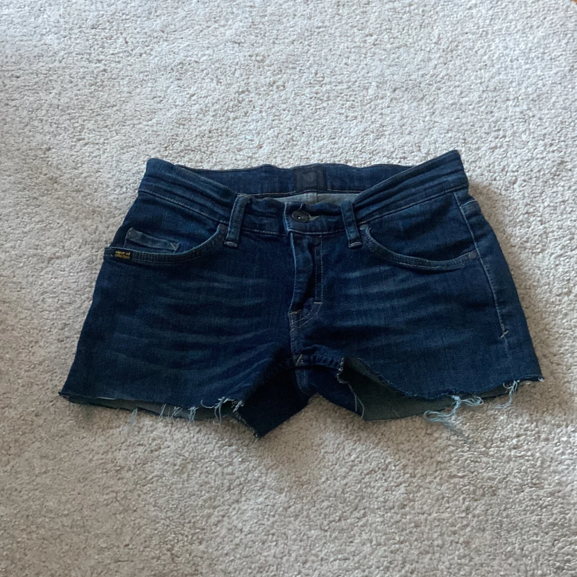Mörkblå jeansshorts 