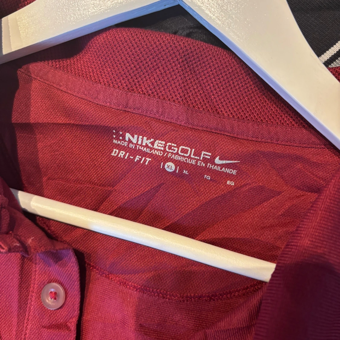 Vinröd pikétröja från Nike Golf - 2