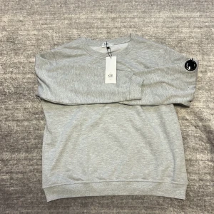 Cp company  - Helt ny tröja, aldrig använt. Topp skick, inget konstigt med den 