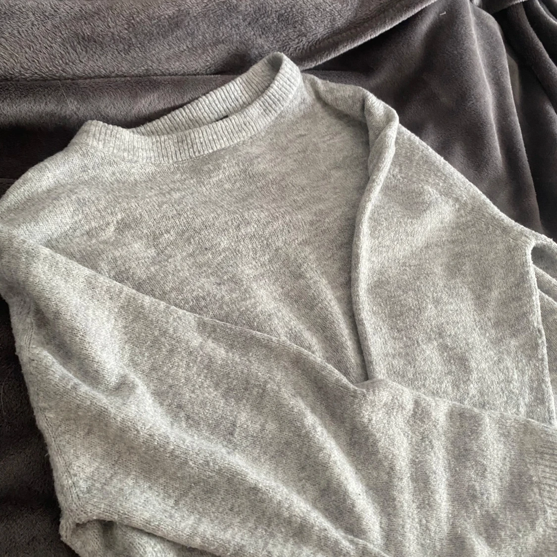 Ljusgrå stickad tröja från 157
