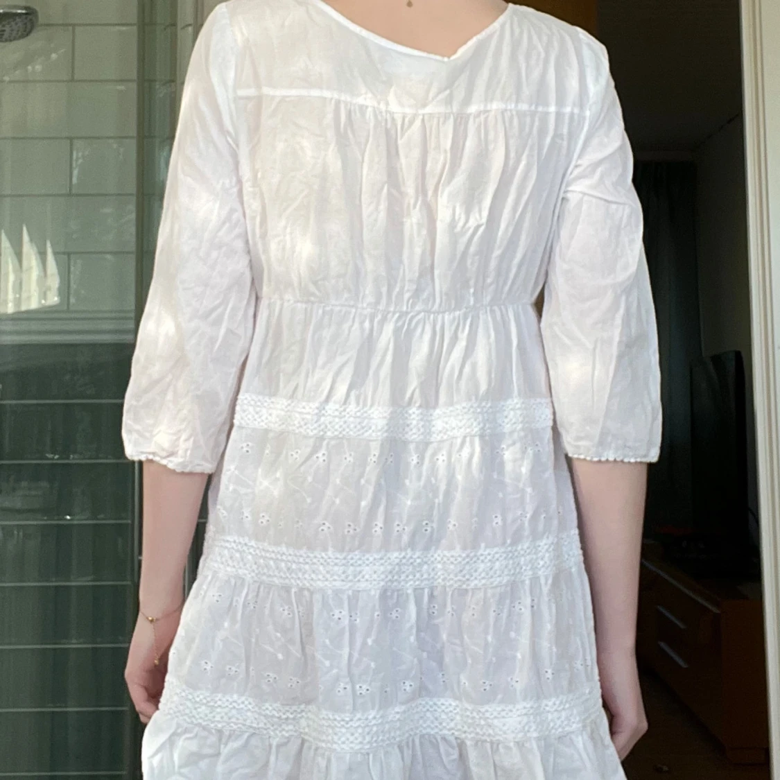 Vit kortklänning med spets från Tuttifrutti - 1