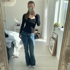 Long sleeve body från hm - Super söt body från hm som jag säljer då den är för liten och inte kommit till användning. Aldrig använd och är i perfekt skick.