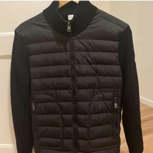 Moncler cardigan - Riktigt fet, 9/10. M passar S