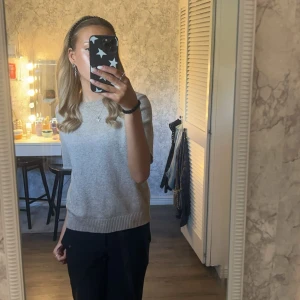 kortärmad stickad tröja  - så fin tröja i storlek xs 