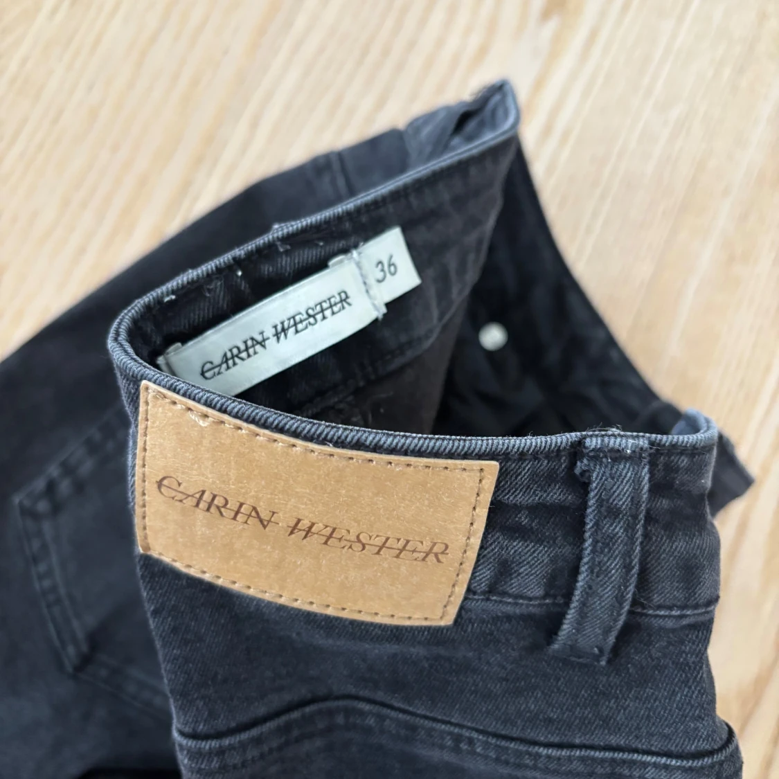 Svarta bootcut jeans - 4