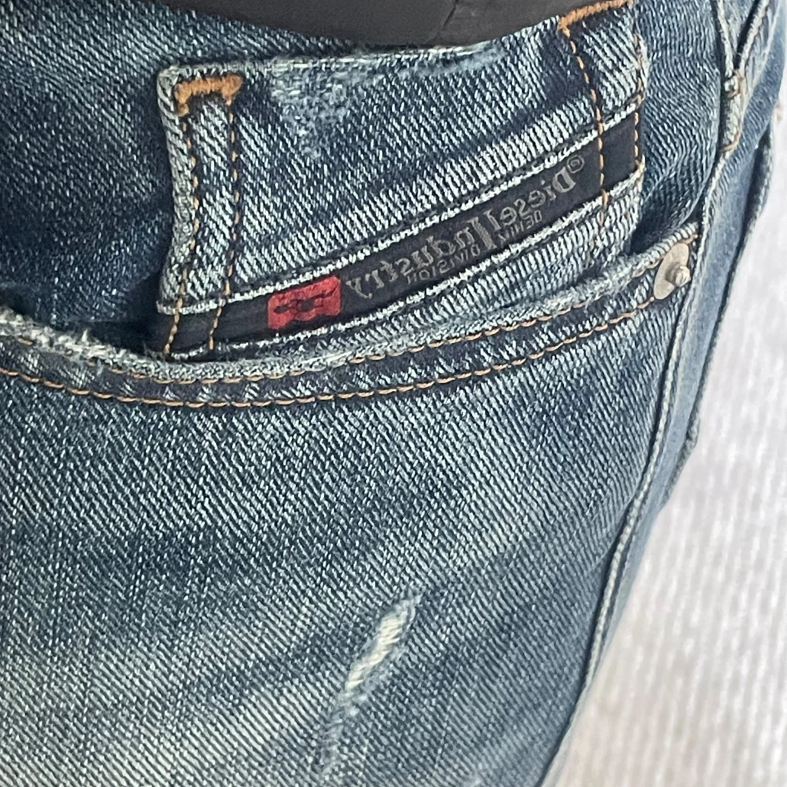 Blå slitna jeans från Diesel - 3