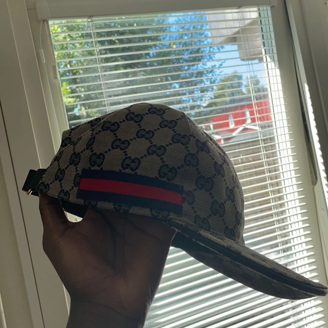 Beige keps från Gucci med monogram
